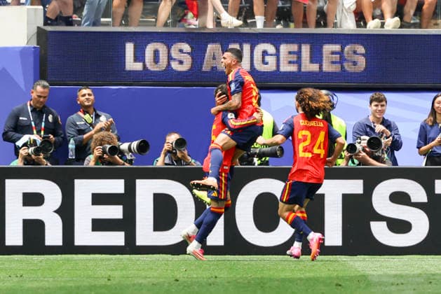 SOCCER - FIFA World Cup, WM, Weltmeisterschaft, Fussball 2026 INGLEWOOD,CALIFORNIA,USA,02.JUL.26 - SOCCER - FIFA World Cup, round of 32, Spain vs Austria. Image shows the rejoicing of Pedro Porro (ESP) and team ESP.  GEPAxpictures xArminxRauthner