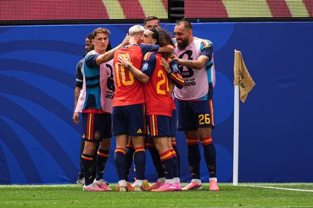 Pedro Porro of Spain celebrates scoring the goal for their side with their teammates to make it 2-0 Spain v Austria, 2026 FIFA World Cup, WM, Weltmeisterschaft, Fussball ROund of 32, Football, Los Angeles Stadium, California, USA - 02 Jul 2026Los Angeles Los Angeles Stadium California (CA) United States of America  Copyright: xIsmaelxAdnan Shutterstockx 16974404aa