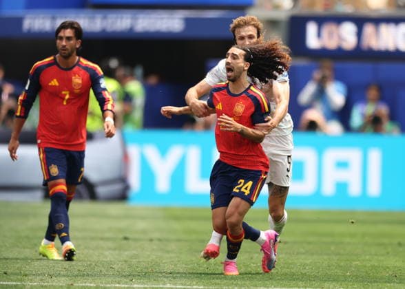 RECORD DATE NOT STATED FIFA World Cup, WM, Weltmeisterschaft, Fussball 2026 - Round of 32 - Spain vs Austria Marc Cucurella of Spain (C front) is fouled by Stefan Posch of Austria during the FIFA World Cup 2026 Round of 32 match Spain against Austria, in Los Angeles, USA, 02 July 2026. INGLEWOOD United States  Copyright: xCHRISTOPHERxTORRESx