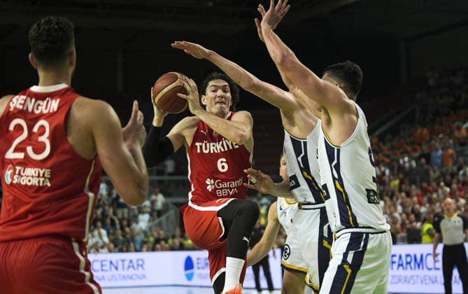 Bosnia and Herzegovina v Turkiye - FIBA Basketball World Cup 2027 European Qualifiers ZENICA, BOSNIA AND HERZEGOVINA - JULY 2: Cedi Osman (6) of Turkiye in action during the FIBA Basketball World Cup 2027 first round match between Bosnia and Herzegovina and Turkiye at Husejin Smajlovic Hall in Zenica, Bosnia and Herzegovina, on July 2, 2026. Samir Jordamovic Anadolu Zenica Bosnia and Herzegovina. Editorial use only. Please get in touch for any other usage.  Copyright: x2026xAnadoluxSamirxJordamovicx
