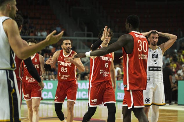 Bosnia and Herzegovina v Turkiye - FIBA Basketball World Cup 2027 European Qualifiers ZENICA, BOSNIA AND HERZEGOVINA - JULY 2: Cedi Osman (6) of Turkiye celebrates with his teammates at the end the FIBA Basketball World Cup 2027 first round match between Bosnia and Herzegovina and Turkiye at Husejin Smajlovic Hall in Zenica, Bosnia and Herzegovina, on July 2, 2026. Samir Jordamovic Anadolu Zenica Bosnia and Herzegovina. Editorial use only. Please get in touch for any other usage.  Copyright: x2026xAnadoluxSamirxJordamovicx