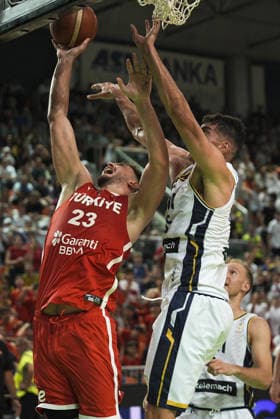 Bosnia and Herzegovina v Turkiye - FIBA Basketball World Cup 2027 European Qualifiers ZENICA, BOSNIA AND HERZEGOVINA - JULY 2: Alperen Sengun (L) of Turkiye in action during the FIBA Basketball World Cup 2027 first round match between Bosnia and Herzegovina and Turkiye at Husejin Smajlovic Hall in Zenica, Bosnia and Herzegovina, on July 2, 2026. Samir Jordamovic Anadolu Zenica Bosnia and Herzegovina. Editorial use only. Please get in touch for any other usage.  Copyright: x2026xAnadoluxSamirxJordamovicx