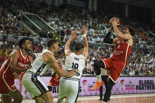 Bosnia and Herzegovina v Turkiye - FIBA Basketball World Cup 2027 European Qualifiers ZENICA, BOSNIA AND HERZEGOVINA - JULY 2: Cedi Osman (6) of Turkiye in action during the FIBA Basketball World Cup 2027 first round match between Bosnia and Herzegovina and Turkiye at Husejin Smajlovic Hall in Zenica, Bosnia and Herzegovina, on July 2, 2026. Samir Jordamovic Anadolu Zenica Bosnia and Herzegovina. Editorial use only. Please get in touch for any other usage.  Copyright: x2026xAnadoluxSamirxJordamovicx