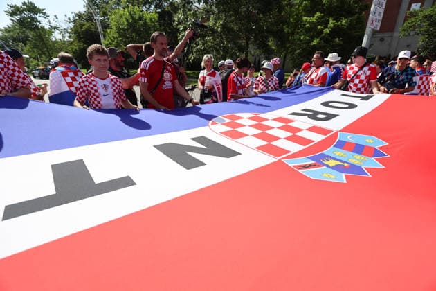 Portugal v Croatia: Round Of 32 - FIFA World Cup, WM, Weltmeisterschaft, Fussball 2026 Fans of Croatia gather in front of Toronto Stadium ahead of the FIFA World Cup 2026 Round Of 32 match between Portugal and Croatia at Toronto Stadium on July 2, 2026 in Toronto, Canada.  SanjinxStrukic PIXSELL
