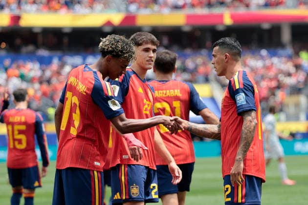 Pedro Porro (R) and Lamine Yamal of Spain celebrate a goal during the FIFA World Cup, WM, Weltmeisterschaft, Fussball 2026 Round of 32 match Spain against Austria, in Los Angeles, United States, 02 July 2026. FIFA World Cup 2026 - Round of 32 - Spain vs Austria !ACHTUNG: NUR REDAKTIONELLE NUTZUNG!  Copyright: xLavandeiraxJrx AMDEP7850 20260702-55020782014_1