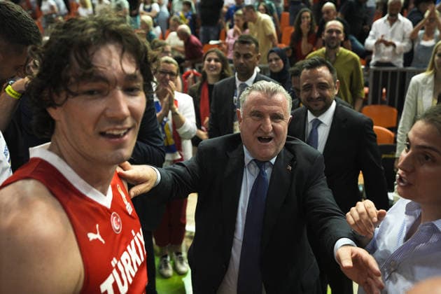Bosnia and Herzegovina v Turkiye - FIBA Basketball World Cup 2027 European Qualifiers ZENICA, BOSNIA AND HERZEGOVINA - JULY 2: Turkish Minister of Youth and Sports, Askin Bak celebrates with players after victory at the FIBA Basketball World Cup 2027 first round match between Bosnia and Herzegovina and Turkiye at Husejin Smajlovic Hall in Zenica, Bosnia and Herzegovina, on July 2, 2026. Samir Jordamovic Anadolu Zenica Bosnia and Herzegovina. Editorial use only. Please get in touch for any other usage.  Copyright: x2026xAnadoluxSamirxJordamovicx