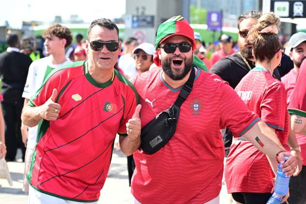 FIFA World Cup, WM, Weltmeisterschaft, Fussball 2026 - Round of 32 - Portugal vs Croatia Supporters of Portugal pose for a picture as they arrive for the FIFA World Cup 2026 Round of 32 match Portugal against Croatia, in Toronto, Canada, 02 July 2026. TORONTO Canada  Copyright: xEDUARDOxLIMAx