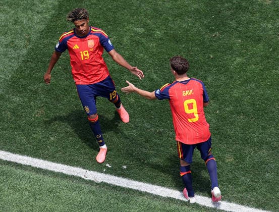 (260703) -- LOS ANGELES, July 3, 2026 -- Lamine Yamal (L) of Spain is substituted off for Gavi during the round of 32 match between Spain and Austria at the 2026 FIFA World Cup, WM, Weltmeisterschaft, Fussball at Los Angeles Stadium in Los Angeles, the United States, July 2, 2026. ) (SP)U.S.-LOS ANGELES-FOOTBALL-FIFA WORLD CUP-ROUND OF 32-ESP VS AUT LixYing 