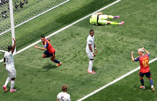 (260703) -- LOS ANGELES, July 3, 2026 -- Pedro Porro (2nd L) of Spain celebrates after scoring during the round of 32 match between Spain and Austria at the 2026 FIFA World Cup, WM, Weltmeisterschaft, Fussball at Los Angeles Stadium in Los Angeles, the United States, July 2, 2026. ) (SP)U.S.-LOS ANGELES-FOOTBALL-FIFA WORLD CUP-ROUND OF 32-ESP VS AUT LixYing 