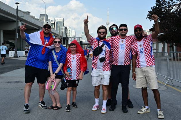 FIFA World Cup, WM, Weltmeisterschaft, Fussball 2026 - Round of 32 - Portugal vs Croatia Supporters of Croatia pose for a picture as they arrive for the FIFA World Cup 2026 Round of 32 match Portugal against Croatia, in Toronto, Canada, 02 July 2026. TORONTO Canada  Copyright: xEDUARDOxLIMAx