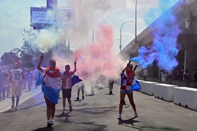 FIFA World Cup, WM, Weltmeisterschaft, Fussball 2026 - Round of 32 - Portugal vs Croatia Supporters of Croatia light flares as they arrive for the FIFA World Cup 2026 Round of 32 match Portugal against Croatia, in Toronto, Canada, 02 July 2026. TORONTO Canada  Copyright: xEDUARDOxLIMAx