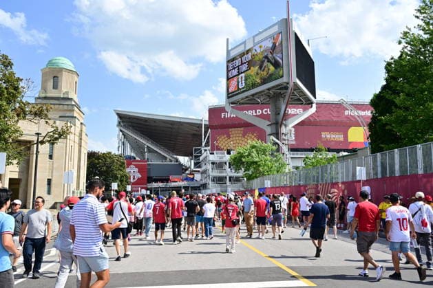 FIFA World Cup, WM, Weltmeisterschaft, Fussball 2026 - Round of 32 - Portugal vs Croatia People arrive for the FIFA World Cup 2026 Round of 32 match Portugal against Croatia, in Toronto, Canada, 02 July 2026. TORONTO Canada  Copyright: xEDUARDOxLIMAx