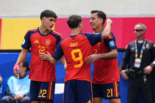 Mikel Oyarzabal of Spain celebrates scoring the goal for their side with their teammates to make it 3-0 Spain v Austria, 2026 FIFA World Cup, WM, Weltmeisterschaft, Fussball ROund of 32, Football, Los Angeles Stadium, California, USA - 02 Jul 2026Los Angeles Los Angeles Stadium California (CA) United States of America  Copyright: xIsmaelxAdnan Shutterstockx 16974404bm
