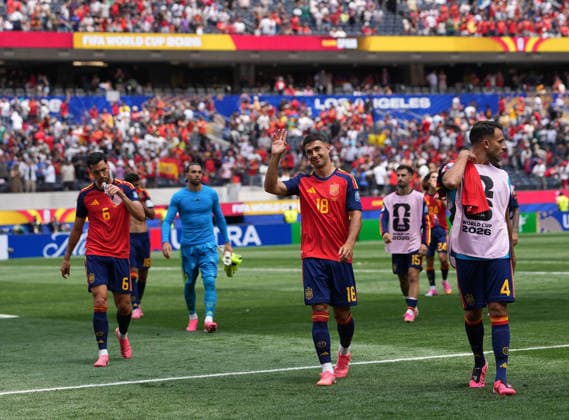 (260703) -- LOS ANGELES, July 3, 2026 -- Martin Zubimendi (C) of Spain greets the spectators after the round of 32 match between Spain and Austria at the 2026 FIFA World Cup, WM, Weltmeisterschaft, Fussball at Los Angeles Stadium in Los Angeles, the United States, July 2, 2026. ) (SP)U.S.-LOS ANGELES-FOOTBALL-FIFA WORLD CUP-ROUND OF 32-ESP VS AUT ChenxYichen 
