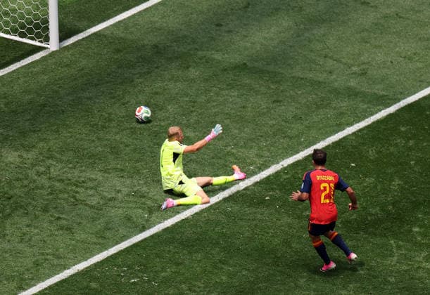 (260703) -- LOS ANGELES, July 3, 2026 -- Mikel Oyarzabal (R) of Spain scores during the round of 32 match between Spain and Austria at the 2026 FIFA World Cup, WM, Weltmeisterschaft, Fussball at Los Angeles Stadium in Los Angeles, the United States, July 2, 2026. ) (SP)U.S.-LOS ANGELES-FOOTBALL-FIFA WORLD CUP-ROUND OF 32-ESP VS AUT LixYing 