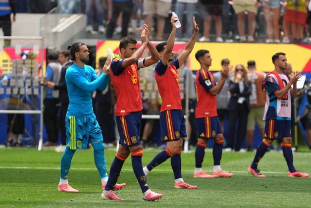 Spain v Austria - FIFA World Cup, WM, Weltmeisterschaft, Fussball 2026 - Round of 32 LOS ANGELES, CALIFORNIA - JULY 2: Players of Spain celebrate after winning the 2026 FIFA World Cup Round of 32 match between Spain and Austria at the Los Angeles Stadium (SoFi Stadium) in Inglewood, California, United States on July 2, 2026. Tayfun Coskun Anadolu California United States. Editorial use only. Please get in touch for any other usage.  Copyright: x2026xAnadoluxTayfunxCoskunx