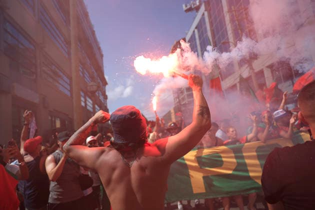 Fans of Portugal walk down a street ahead of the 2026 FIFA World Cup, WM, Weltmeisterschaft, Fussball match between Portugal and Croatia in Toronto, Canada 02 July 2026. Fans cheer in the streets of Toronto !ACHTUNG: NUR REDAKTIONELLE NUTZUNG!  Copyright: xBienvenidoxVelascox AMDEP7886 20260702-55020782332_1
