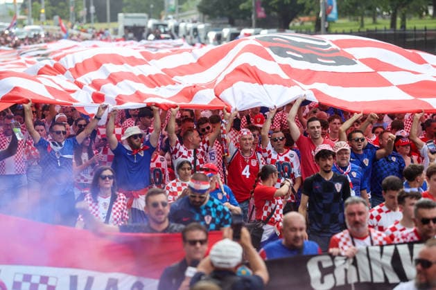 SP 2026 Toronto: NavijaÄi razvili veliku hrvatske zastavu na uoÄi utakmice s Portugalom 02.07.2026., Toronto stadion, Toronto, Kanada - FIFA Svjetsko prvenstvo 2026. Atmosfera oko Toronto stadiona uoci utakmice sesnaestine finala Sjvetskog prvenstva izmedju Portugala i Hrvatske.  SanjinxStrukic PIXSELL