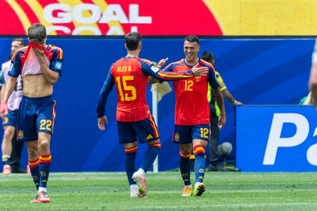 July 2, 2026, Los Angeles, California, USA: Spain s Pedro Porro (12) celebrates with Alex Baena (15) after scoring against Austria during the FIFA World Cup, WM, Weltmeisterschaft, Fussball Round of 32 soccer match at SoFi Stadium in Inglewood, Calif., on Thursday, July 2, 2026. Los Angeles USA - ZUMAc68_ 20260702_zaf_c68_049 Copyright: xRingoxChiux