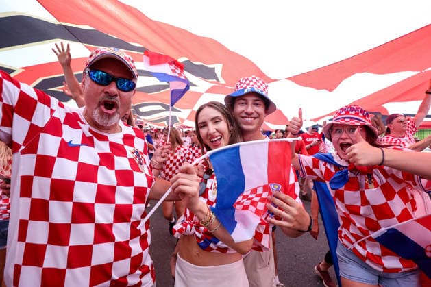 Portugal v Croatia: Round Of 32 - FIFA World Cup, WM, Weltmeisterschaft, Fussball 2026 Thousands of Croatian fans carry a large Croatian flag during a Croatian parade ahead of the FIFA World Cup 2026 Round Of 32 match between Portugal and Croatia at Toronto Stadium on July 2, 2026 in Toronto, Canada.  SanjinxStrukic PIXSELL