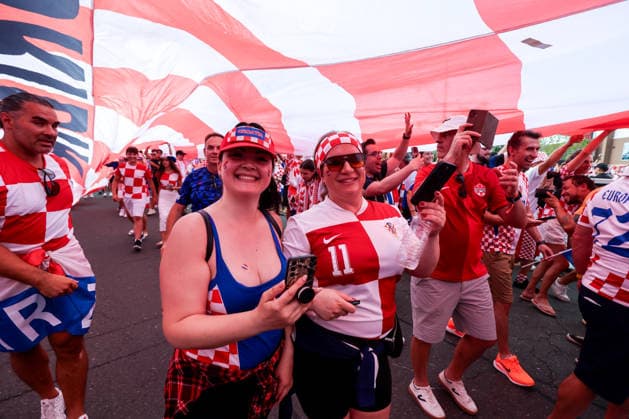 Portugal v Croatia: Round Of 32 - FIFA World Cup, WM, Weltmeisterschaft, Fussball 2026 Thousands of Croatian fans carry a large Croatian flag during a Croatian parade ahead of the FIFA World Cup 2026 Round Of 32 match between Portugal and Croatia at Toronto Stadium on July 2, 2026 in Toronto, Canada.  SanjinxStrukic PIXSELL