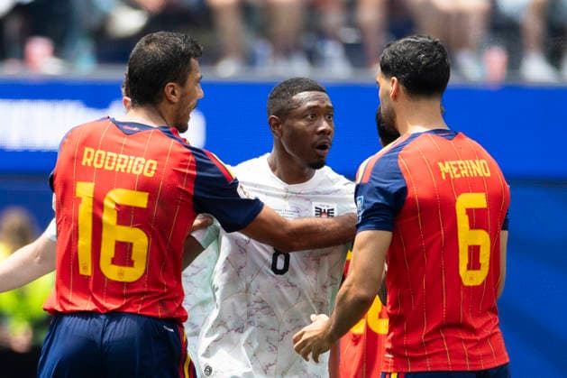 July 2, 2026, Los Angeles, California, USA: Austria s David Alaba (8) confronts SpainÃ¢â‚¬â ¢s Mikel Merino (6) and Rodri (16) vie for the ball during the FIFA World Cup, WM, Weltmeisterschaft, Fussball Round of 32 soccer match at SoFi Stadium in Inglewood, Calif., Thursday, July 2, 2026. World Cup 2026: Spain 3:0 Austria  - ZUMAc68_ 20260702_zaf_c68_099 Copyright: xRingoxChiux