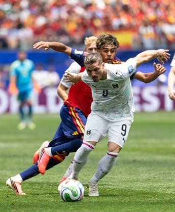 SOCCER - FIFA World Cup, WM, Weltmeisterschaft, Fussball 2026 INGLEWOOD,CALIFORNIA,USA,02.JUL.26 - SOCCER - FIFA World Cup, round of 32, Spain vs Austria. Image shows Xaver Schlager (AUT), Lamine Yamal (ESP) and Marcel Sabitzer (AUT).  GEPAxpictures xArminxRauthner