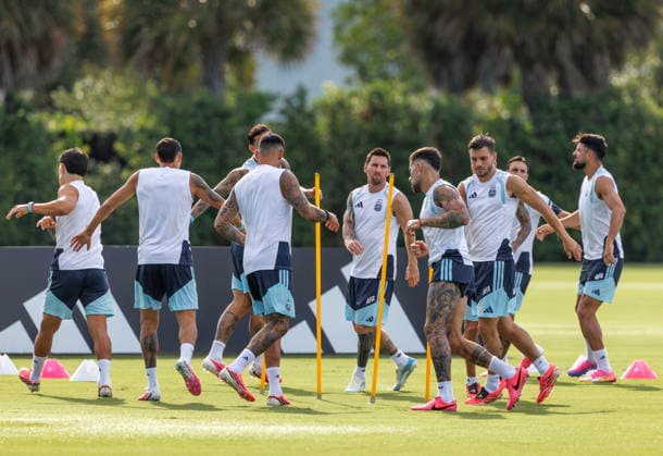 FIFA World Cup, WM, Weltmeisterschaft, Fussball 2026 - Argentina training session Argentina National soccer player Lionel Messi (C) attends his team s training at the Inter Miami stadium in Fort Lauderdale, Florida, USA, 02 July 2026. Argentina will face Cabo Verde 03 July in a FIFA World Cup 2026 round of 32 match. FORT LAUDERDALE FLORIDA United States  Copyright: xCRISTOBALxHERRERA-ULASHKEVICHx
