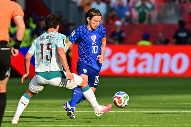 FIFA World Cup, WM, Weltmeisterschaft, Fussball 2026 - Round of 32 - Portugal vs Croatia Luka Modric of Croatia in action against Joao Neves of Portugal (L) during the FIFA World Cup 2026 Round of 32 match Portugal against Croatia, in Toronto, Canada, 02 July 2026. TORONTO Canada  Copyright: xEDUARDOxLIMAx