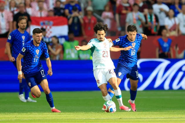 Vitinha (C) of Portugal vies for the ball with Martin Baturina of Croatia during the FIFA World Cup, WM, Weltmeisterschaft, Fussball 2026 Round of 32 match Portugal against Croatia at the BMO field Stadium in Toronto, Canada, 02 July 2026. FIFA World Cup 2026 - Round of 32 - Portugal vs Croatia !ACHTUNG: NUR REDAKTIONELLE NUTZUNG!  Copyright: xBienvenidoxVelascox GR5017 20260702-55020782748_1
