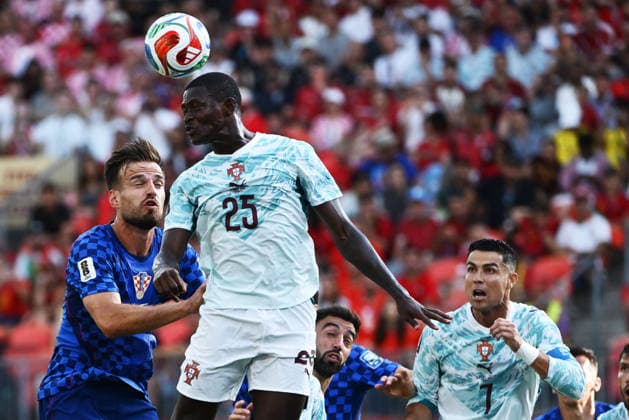 Toronto, July 26, 2026. BMO Field, 2026 FIFA World Cup, WM, Weltmeisterschaft, Fussball Portugal vs. Croatia, World Cup Round of 32 knockout match. In the photo: Marin PongraÄiÄ‡, Nuno Mendes. Photo: Boris KovaÄev CROPIX Copyright: xxBorisxKovacevx bk_portugal_hrvatska25-020726
