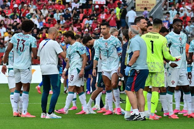 FIFA World Cup, WM, Weltmeisterschaft, Fussball 2026 - Round of 32 - Portugal vs Croatia Cristiano Ronaldo (C) of Portugal and teammates gather for the first hydration break during the FIFA World Cup 2026 Round of 32 match Portugal against Croatia, in Toronto, Canada, 02 July 2026. TORONTO Canada  Copyright: xEDUARDOxLIMAx