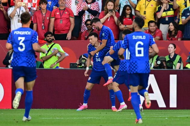 FIFA World Cup, WM, Weltmeisterschaft, Fussball 2026 - Round of 32 - Portugal vs Croatia Ivan Perisic of Croatia (L) celebrates with his teammates after scoring the 0-1 goal during the FIFA World Cup 2026 Round of 32 match Portugal against Croatia, in Toronto, Canada, 02 July 2026. TORONTO Canada  Copyright: xEDUARDOxLIMAx