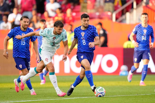 Portugal v Croatia: Round Of 32 - FIFA World Cup, WM, Weltmeisterschaft, Fussball 2026 Ruben Dias of Portugal and Mateo Kovacic of Croatia compete for the ball during the FIFA World Cup 2026 Round Of 32 match between Portugal and Croatia at Toronto Stadium on July 02, 2026 in Toronto, Ontario. Toronto ON Canada  Copyright: xJosexBretonx originalFilename:bretonhernandez-portugal260702_npHUz.jpg