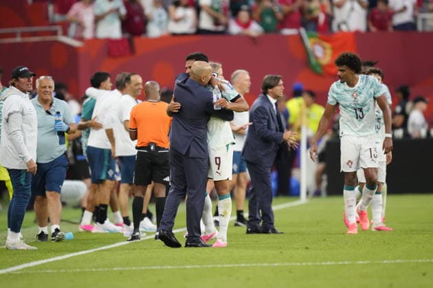Portugal v Croatia - FIFA World Cup, WM, Weltmeisterschaft, Fussball 2026 - Round of 32 TORONTO, CANADA - JULY 02: Goncalo Ramos of Portugal celebrates after scoring his team s second goal with Roberto Martinez, head coach of Portugal during the 2026 FIFA World Cup Round of 32 match between Portugal and Croatia at Toronto Stadium (BMO Field) in Toronto, Ontario, Canada on July 02, 2026. Jose Hernandez Anadolu Ontario Canada. Editorial use only. Please get in touch for any other usage.  Copyright: x2026xAnadoluxJosexHernandezx