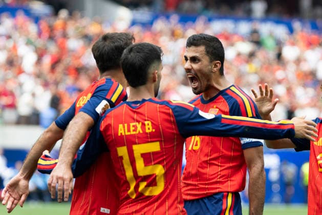 July 2, 2026, Los Angeles, California, USA: SpainÃ¢â‚¬â ¢s Rodri (16) celebrates after Mikel Oyarzabal (21) scoring against Austria during the FIFA World Cup, WM, Weltmeisterschaft, Fussball Round of 32 soccer match at SoFi Stadium in Inglewood, Calif., Thursday, July 2, 2026. World Cup 2026: Spain 3:0 Austria  - ZUMAc68_ 20260702_zaf_c68_104 Copyright: xRingoxChiux