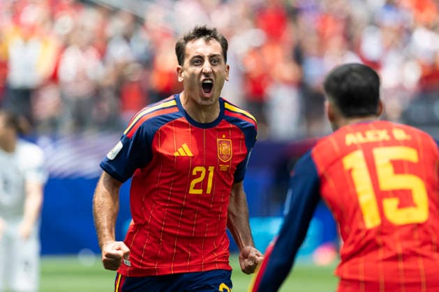 July 2, 2026, Los Angeles, California, USA: SpainÃ¢â‚¬â ¢s Mikel Oyarzabal (21) celebrates with Alex Baena (15) after scoring against Austria during the FIFA World Cup, WM, Weltmeisterschaft, Fussball Round of 32 soccer match at SoFi Stadium in Inglewood, Calif., Thursday, July 2, 2026. World Cup 2026: Spain 3:0 Austria  - ZUMAc68_ 20260702_zaf_c68_105 Copyright: xRingoxChiux