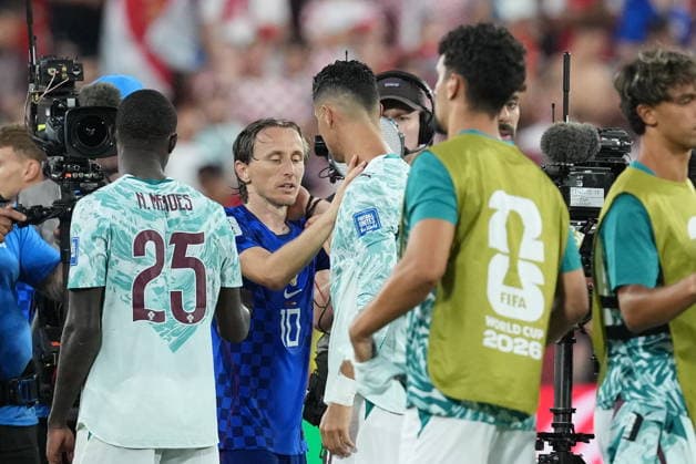 Portugal v Croatia - FIFA World Cup, WM, Weltmeisterschaft, Fussball 2026 - Round of 32 TORONTO, CANADA - JULY 02: Cristiano Ronaldo (R) of Portugal talks with Luka Modric (L) of Croatia after the 2026 FIFA World Cup Round of 32 match between Portugal and Croatia at Toronto Stadium (BMO Field) in Toronto, Ontario, Canada on July 02, 2026. Mert Alper Dervis Anadolu Ontario Canada. Editorial use only. Please get in touch for any other usage.  Copyright: x2026xAnadoluxMertxAlperxDervisx