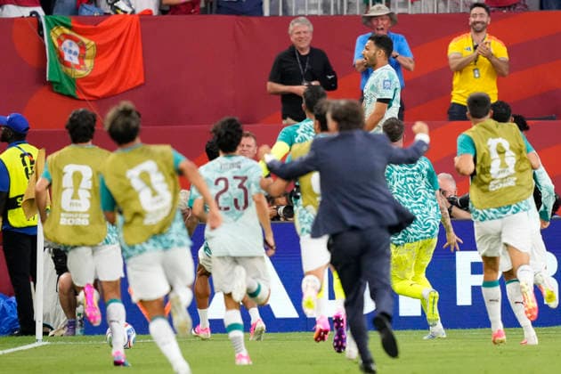 Portugal v Croatia: Round Of 32 - FIFA World Cup, WM, Weltmeisterschaft, Fussball 2026 Goncalo Ramos of Portugal celebrates after scoring his team s second goal with teammates during the FIFA World Cup 2026 Round Of 32 match between Portugal and Croatia at Toronto Stadium on July 02, 2026 in Toronto, Ontario. Toronto ON Canada  Copyright: xJosexBretonx originalFilename:bretonhernandez-portugal260702_npL59.jpg