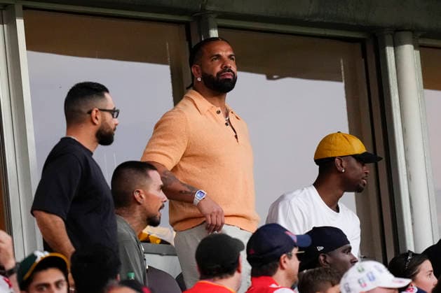 Portugal v Croatia: Round Of 32 - FIFA World Cup, WM, Weltmeisterschaft, Fussball 2026 Rapper Drake is seen during the FIFA World Cup 2026 Round Of 32 match between Portugal and Croatia at Toronto Stadium on July 02, 2026 in Toronto, Ontario. Toronto ON Canada  Copyright: xJosexBretonx originalFilename:bretonhernandez-portugal260702_npWV5.jpg