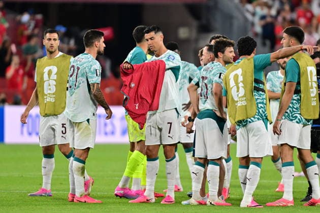 FIFA World Cup, WM, Weltmeisterschaft, Fussball 2026 - Round of 32 - Portugal vs Croatia Cristiano Ronaldo of Portugal (C), puts on the shirt of his late teammate Diogo Jota, with his teammates to greet supporters after winning the FIFA World Cup 2026 Round of 32 match Portugal against Croatia, in Toronto, Canada, 02 July 2026. TORONTO Canada  Copyright: xEDUARDOxLIMAx