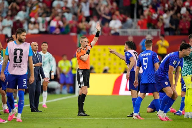 Portugal v Croatia: Round Of 32 - FIFA World Cup, WM, Weltmeisterschaft, Fussball 2026 Referee Espen Eskas disallows a goal scored by Josko Gvardiol of Croatia during the FIFA World Cup 2026 Round Of 32 match between Portugal and Croatia at Toronto Stadium on July 02, 2026 in Toronto, Ontario. Toronto ON Canada  Copyright: xJosexBretonx originalFilename:bretonhernandez-portugal260702_nphno.jpg