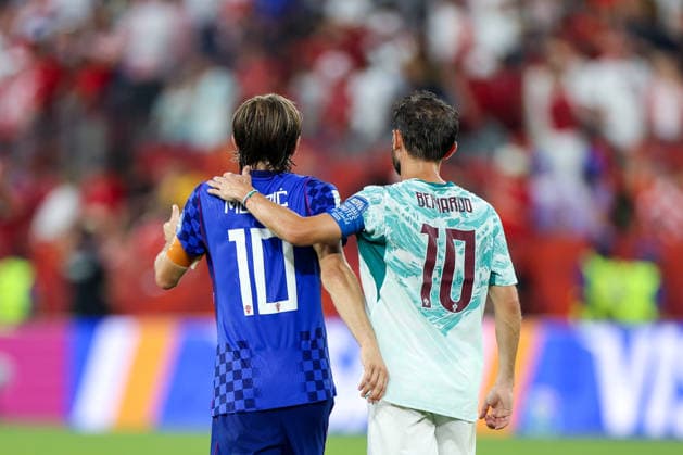 Portugal v Croatia: Round Of 32 - FIFA World Cup, WM, Weltmeisterschaft, Fussball 2026 Luka Modric of Croatia and Bernardo Silva of Portugal during the FIFA World Cup 2026 Round Of 32 match between Portugal and Croatia at Toronto Stadium on July 2, 2026 in Toronto, Canada.  SanjinxStrukic PIXSELL