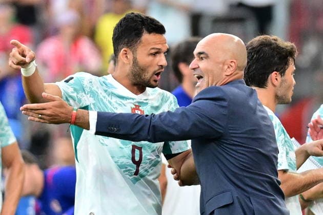 FIFA World Cup, WM, Weltmeisterschaft, Fussball 2026 - Round of 32 - Portugal vs Croatia Portugal s head coach Roberto Martinez (R) gives instructions to Goncalo Ramos during the FIFA World Cup 2026 Round of 32 match Portugal against Croatia, in Toronto, Canada, 02 July 2026. TORONTO Canada  Copyright: xEDUARDOxLIMAx