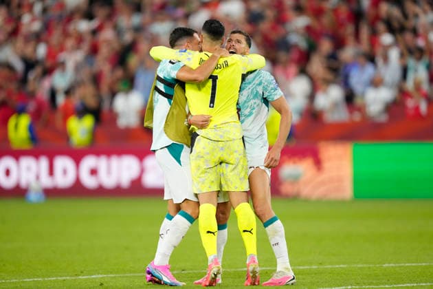 Portugal v Croatia: Round Of 32 - FIFA World Cup, WM, Weltmeisterschaft, Fussball 2026 Ruben Dias of Portugal celebrates the victory with Diogo Dalot and Diogo Costa of Portugal during the FIFA World Cup 2026 Round Of 32 match between Portugal and Croatia at Toronto Stadium on July 02, 2026 in Toronto, Ontario. Toronto ON Canada  Copyright: xJosexBretonx originalFilename:bretonhernandez-portugal260702_npaA0.jpg