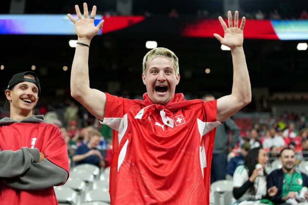 FIFA World Cup, WM, Weltmeisterschaft, Fussball 2026 - Round of 32 - Switzerland vs Algeria A supporter of Switzerland pose for a picture ahead of the FIFA World Cup 2026 Round of 32 match Switzerland against Algeria, in Vancouver, Canada, 03 July 2026. VANCOUVER Canada  Copyright: xBOBxFRIDx