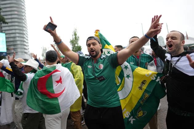 FIFA World Cup, WM, Weltmeisterschaft, Fussball 2026 - Round of 32 - Switzerland vs Algeria Supporters of Algeria cheer as they arrive for the FIFA World Cup 2026 Round of 32 match Switzerland against Algeria, in Vancouver, Canada, 03 July 2026. VANCOUVER Canada  Copyright: xBOBxFRIDx