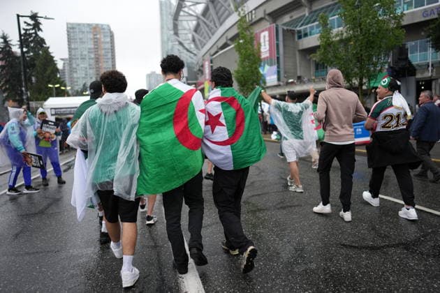 FIFA World Cup, WM, Weltmeisterschaft, Fussball 2026 - Round of 32 - Switzerland vs Algeria Supporters of Algeria cheer as they arrive for the FIFA World Cup 2026 Round of 32 match Switzerland against Algeria, in Vancouver, Canada, 03 July 2026. VANCOUVER Canada  Copyright: xBOBxFRIDx
