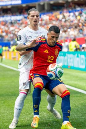 July 2, 2026, Los Angeles, United States: Spain™s Pedro Porro (12) and Austria s Marcel Sabitzer (9) seen in action during the FIFA World Cup, WM, Weltmeisterschaft, Fussball Round of 32 soccer match between Spain and Austria.in Inglewood. Final score; Spain 3:0 Austria Spain Vs Austria In Los Angeles, USA - 02 Jul 2026  - ZUMAs197 20260702_aaa_s197_293 Copyright: xRingoxChiux