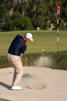 U.S. Senior Open Championship COLUMBUS, OHIO - JULY 2: Ernie Els of South Africa hits from the bunker to the 18th hole during the first round of the 46th U.S. Senior Open Championship 2026 at Scioto Country Club in Columbus, Ohio USA, July 2, 2026. Columbus Ohio United States  Copyright: xAmyxLemusx originalFilename:lemus-ussenior260702_np5Zu.jpg